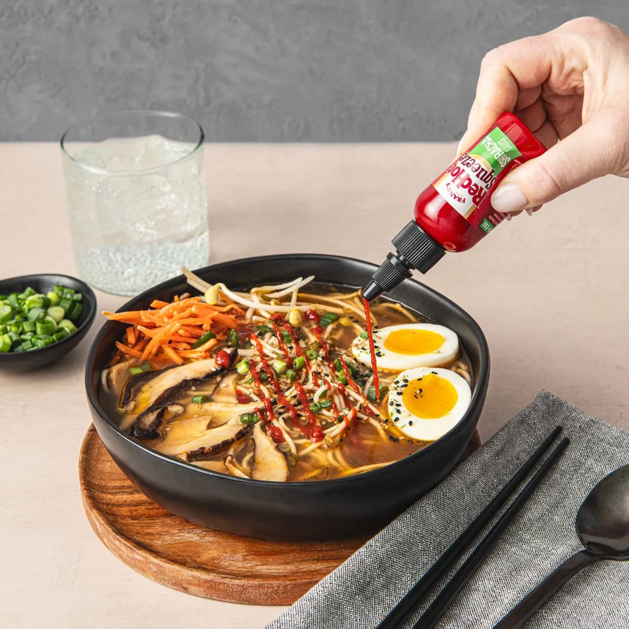 Frank's RedHot Sriracha Mini Squeeze salsa piccante 50 ml affumicata